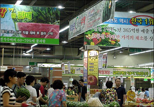 이유있는 소비라도 꼼꼼히 살펴 줄일 구석을 찾는 노력이 필요하다. 사진은 서울의 한 대형마트(자료사진). 